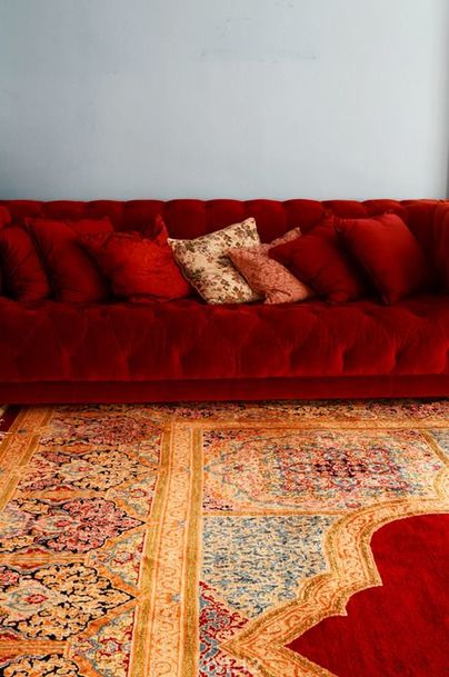 velvet, czerwona sofa, collageblog